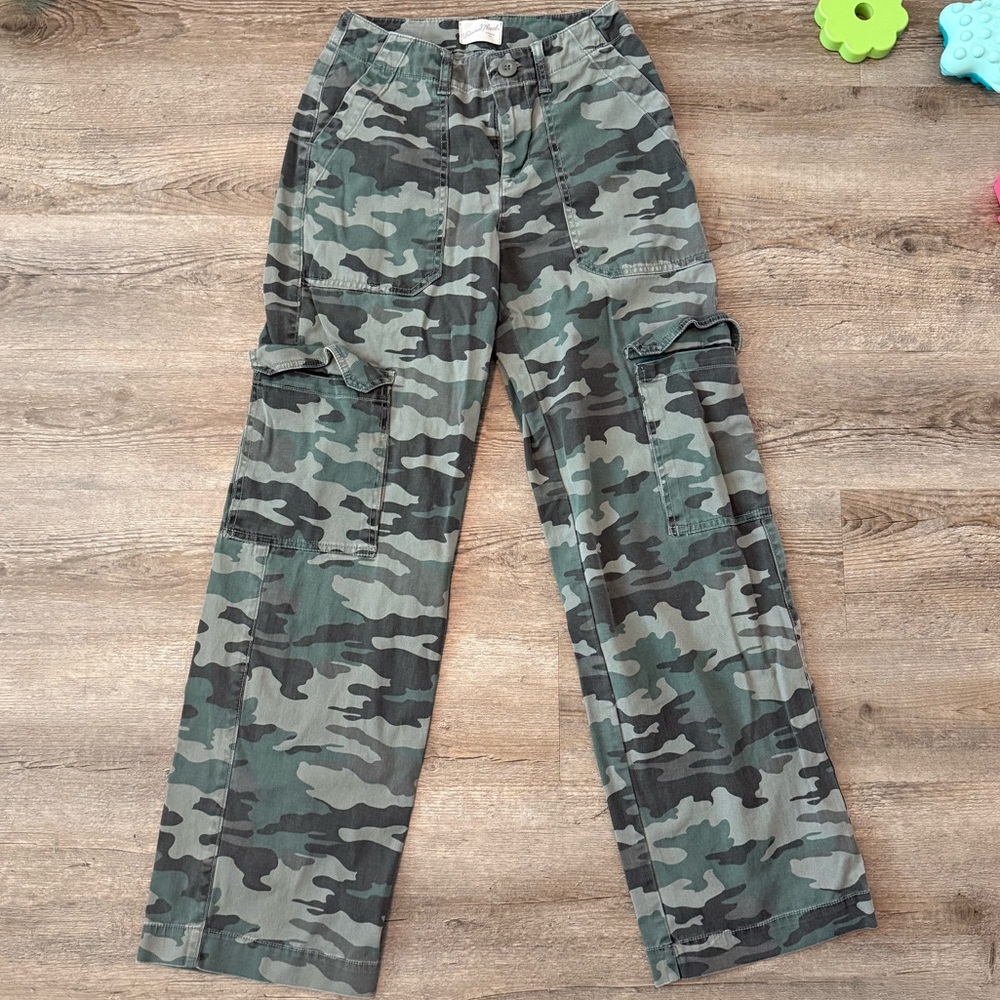 Universal Thread Jeans - Picture 3 of 3